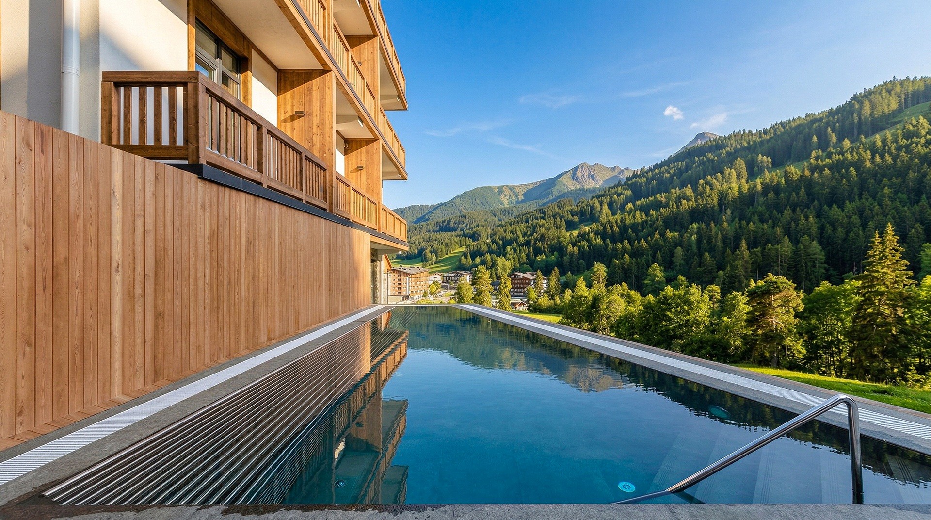 Открытое подогреваемое джакузи