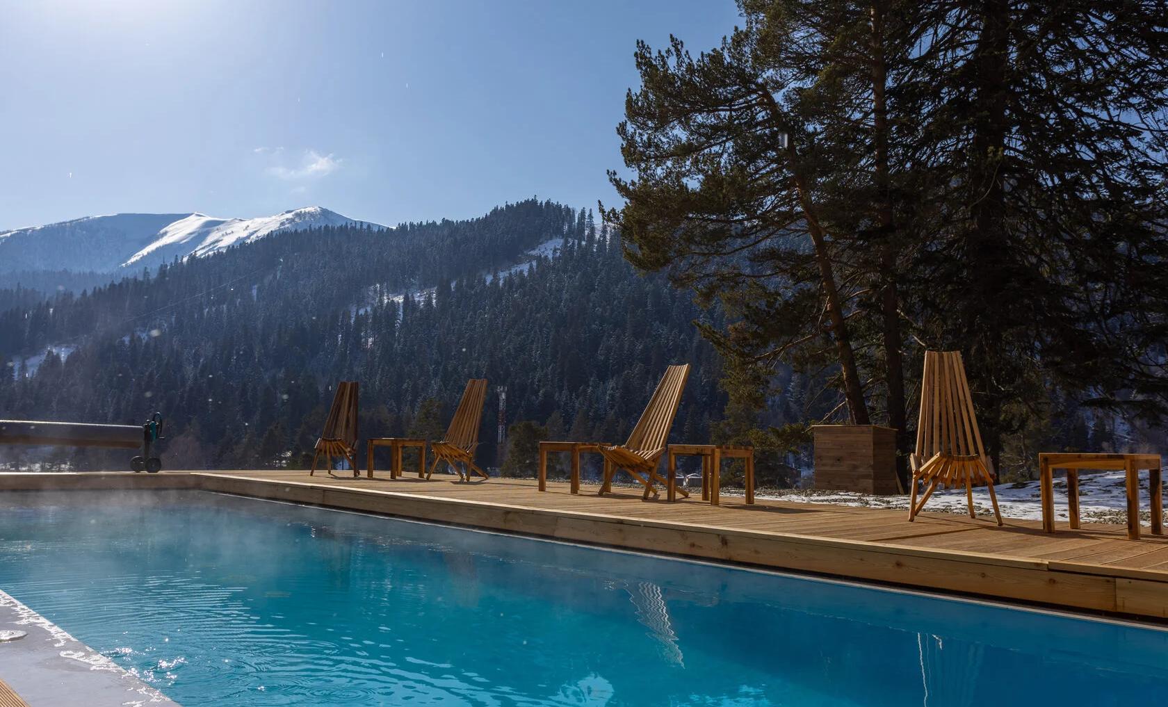 Открытый подогреваемый бассейн