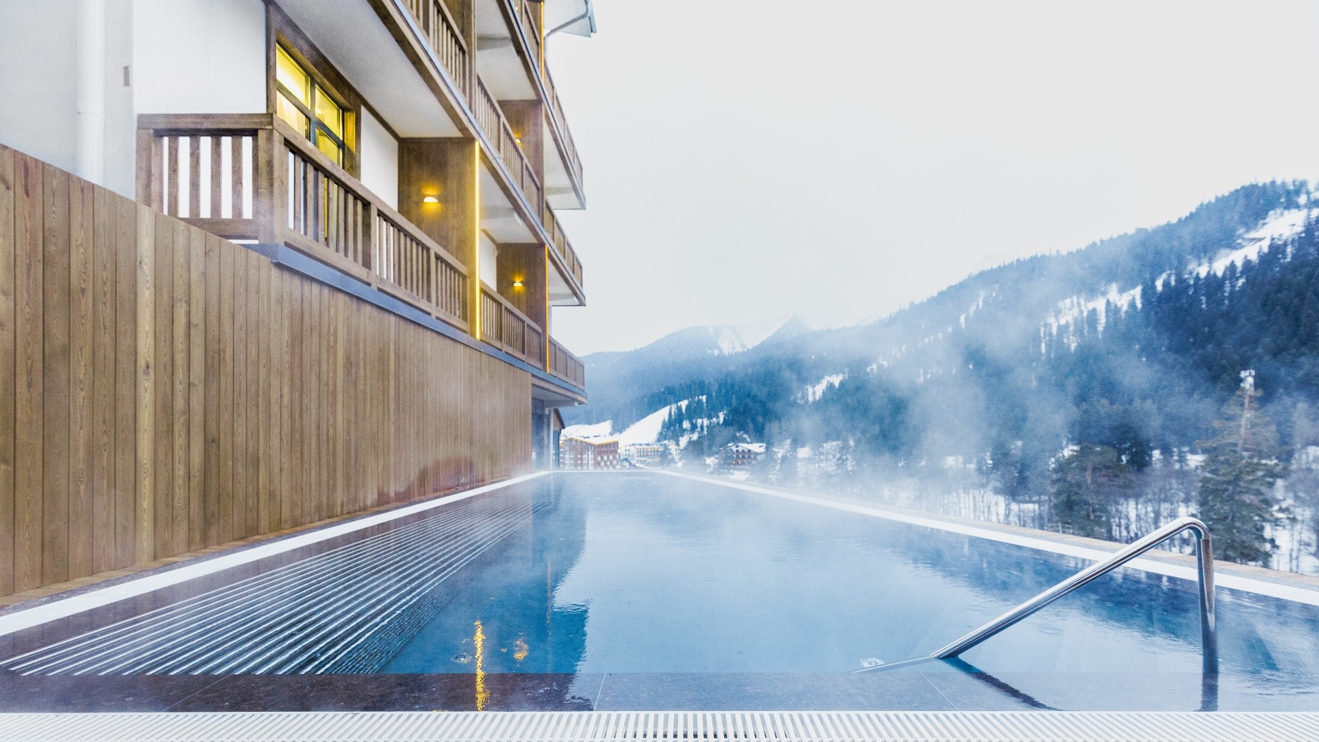 Открытое подогреваемое джакузи