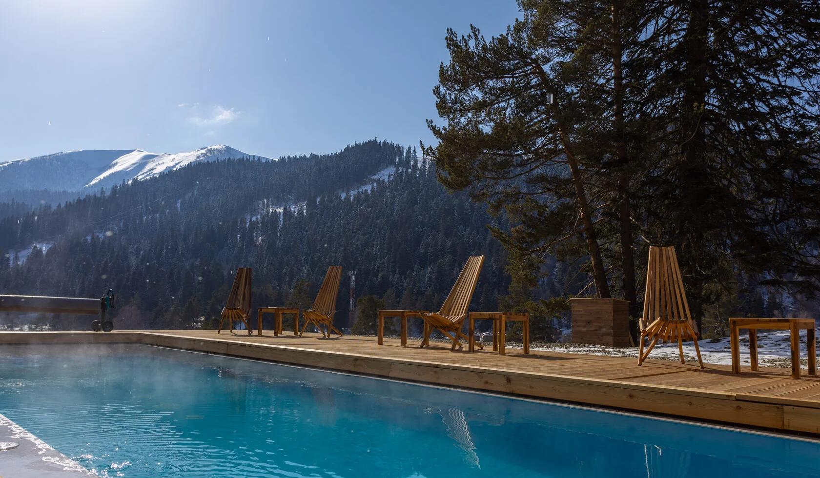 Открытый подогреваемый бассейн