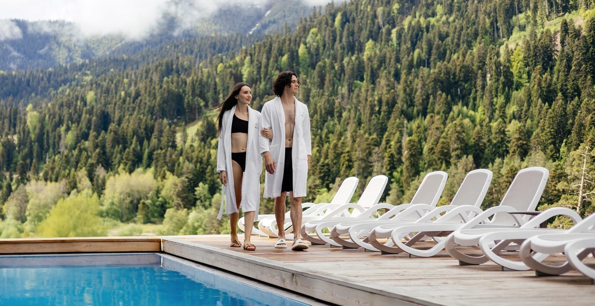 Открытый подогреваемый бассейн